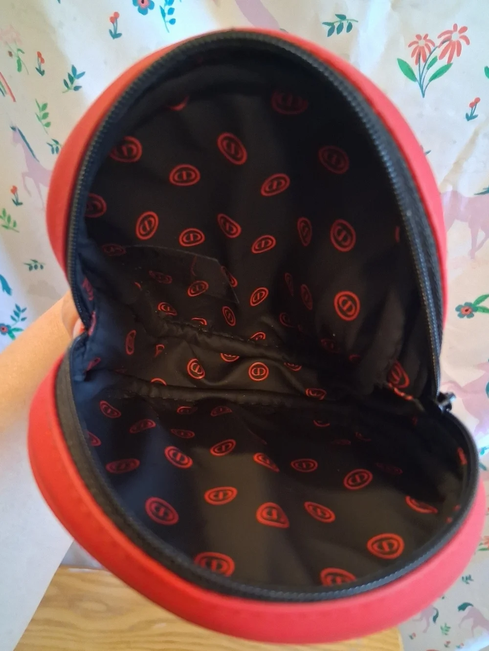 EUC Dior Beauty Red Circular Cosmetic Makeup Travel Coin Pouch Bag